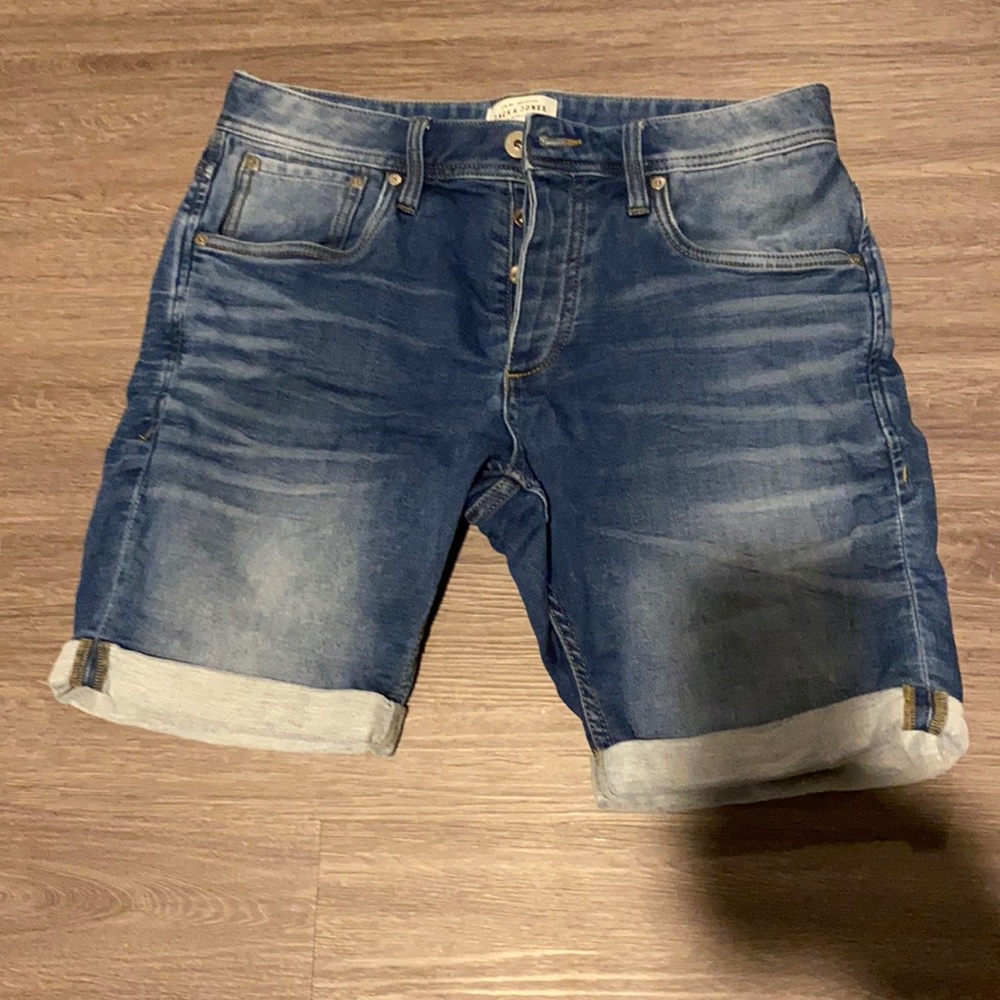 Regular fit jeans shorts with a stretchy material